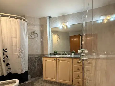 Chalet 4 ambientes en venta con cochera – William Morris, Hurlingham