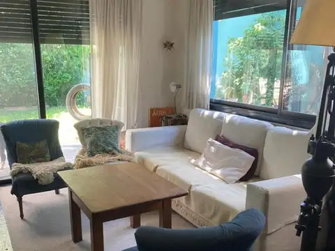 Venta casa 3 ambientes 1 planta, Beccar con jardín y parrill