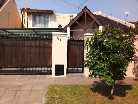 Casa en venta c/ cochera en Ituzaingó Norte