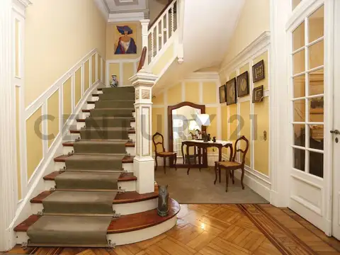 Casa 8 ambientes con 2 baños