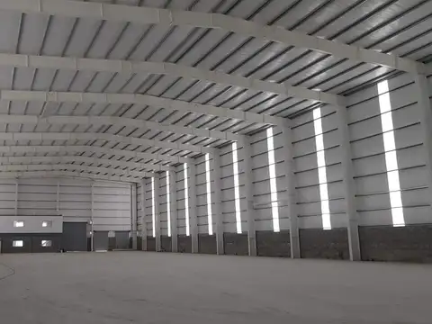 Alq Excelente nave en Polo Ezeiza 3000mts