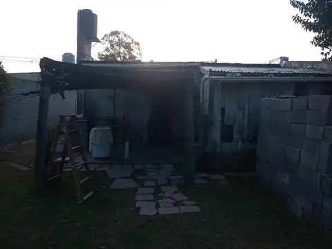 Casa en venta - 2 dormitorios 1 baño - 80mts2  - Tapalque