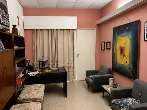 Casa con excelente ubicación en Barrio Alberdi