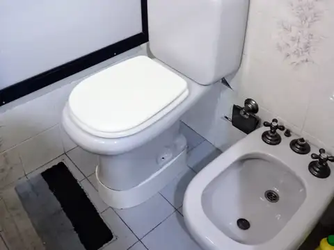 Casa c/ garage y terreno libre