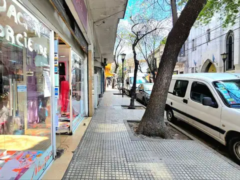 Venta de local comercial en la boca con baño