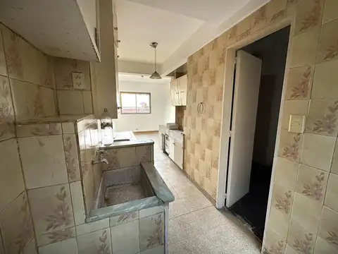 Departamento 6 ambientes con 2 baños