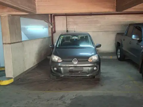 Amplia cochera y media ! Auto+moto , Ayacucho al 900