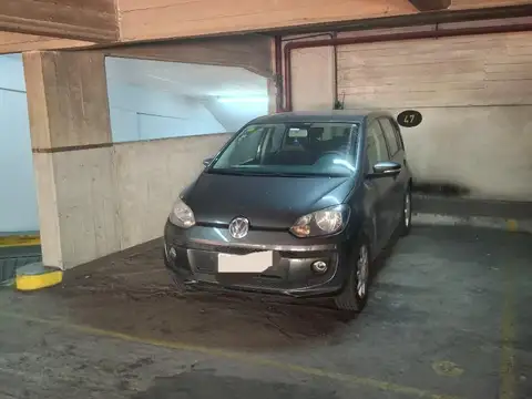 Amplia cochera y media ! Auto+moto , Ayacucho al 900