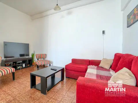 Venta en block 2 locales y 1 vivienda. Excelente zona comercial.