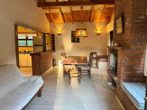 Casa en Alquiler con 1 cochera