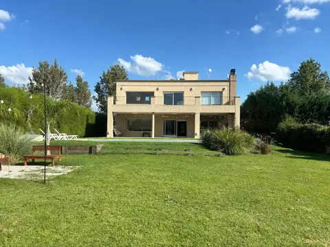 Casa en Venta en Puerto Roldan, USD 375.000