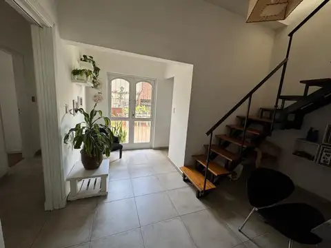 VENTA CASA 4 AMB CON COCHERA BARRIO PARQUE BERNAL