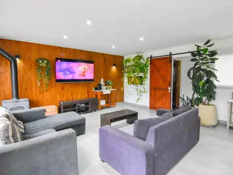 Casa 5 amb. con gran parque y e/ para varios autos - Acantilados