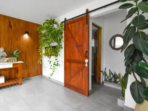 Casa 5 amb. con gran parque y e/ para varios autos - Acantilados