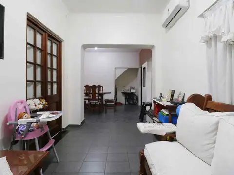 VENTA CASA CON COCHERA, PATIO Y TERRAZA