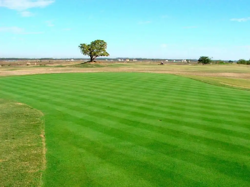 Hermoso Lote Al Lago Con Excelente Orientacion En San Sebastian - Area 100