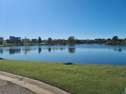 Hermoso lote al lago con excelente orientacion en San Sebast - Foto 0
