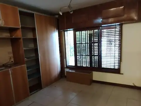 VENTA - EXCELENTE CASA 3 AMB + DEPTO 2 AMB. TEMPERLEY