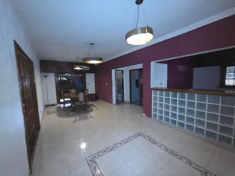 Casa en Venta con 3 cocheras