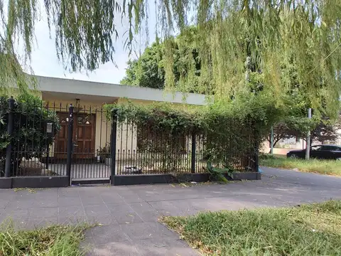 VENTA - EXCELENTE CASA 3 AMB + DEPTO 2 AMB. TEMPERLEY