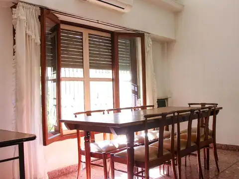 EN VENTA CASA 4 AMB EN V. LUZURIAGA
