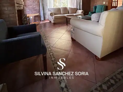 Casa 8 ambientes con 3 baños
