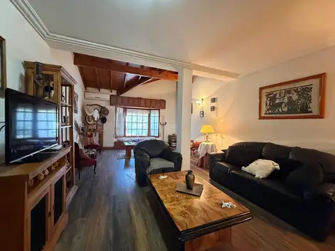 Casa 5 ambientes con 3 baños