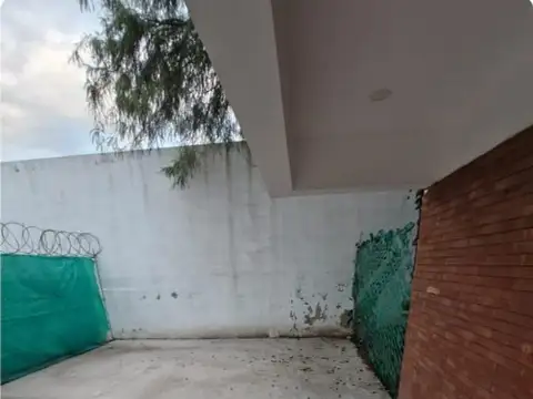 Casa en Alquiler con 1 cochera