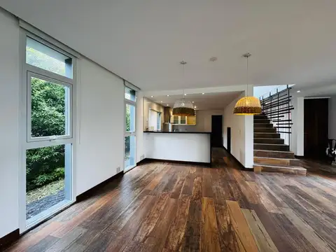Casa 5 ambientes con 4 baños