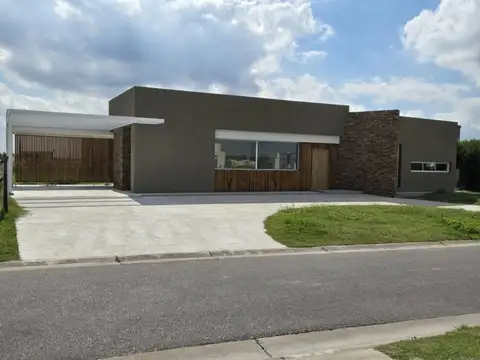 Casa en venta area 1 de San Sebastian Pilar Oportunidad