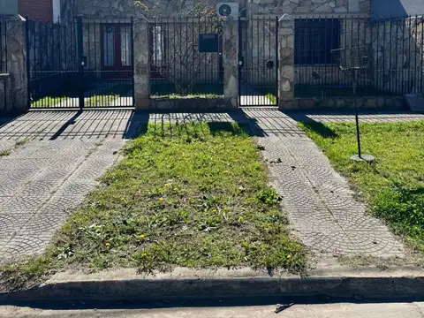 Casa en venta centrica  LOS HORNOS