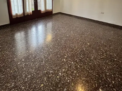 Casa 3 ambientes con 2 baños
