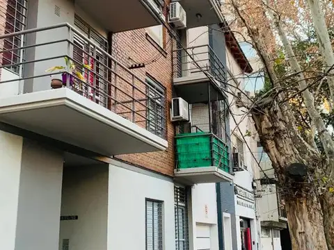 Santiago 1492, 2 piso, estilo duplex con cochera. Barrio Lourdes.