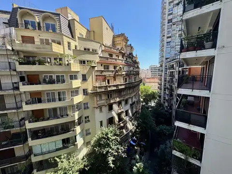 Semipiso en venta en Recoleta sobre calle Arroyo, con terraza y  3 cocheras A RECICLAR