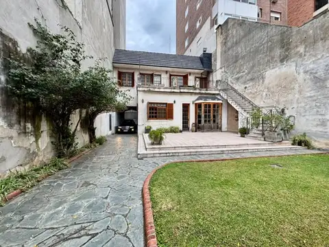 Casa en Venta con 2 cocheras