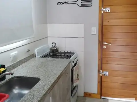 Edificio Comercial en Venta - 6 Dormitorios 5 Baños - 820mts - Villa Gesell