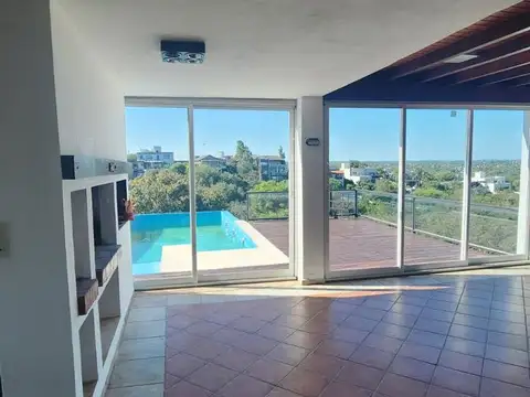 Casa 9 ambientes con 3 baños