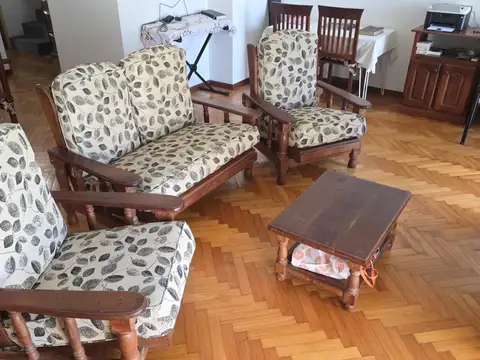 Casa en Alquiler con 3 cocheras