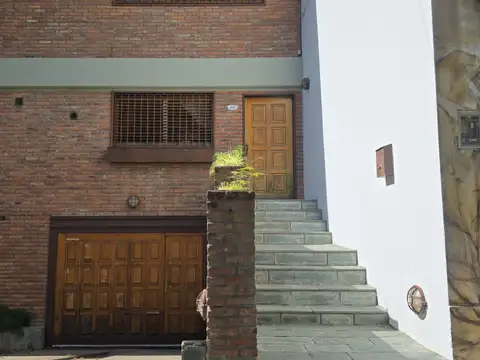 Alquiler de triplex en Florida con jardín, pileta y garage | 3 dormitorios + dependencias