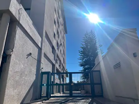VENTA DE COCHERA CUBIERTA EN GODOY CRUZ NATANIA 50