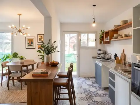 Casa en Alquiler con 1 cochera