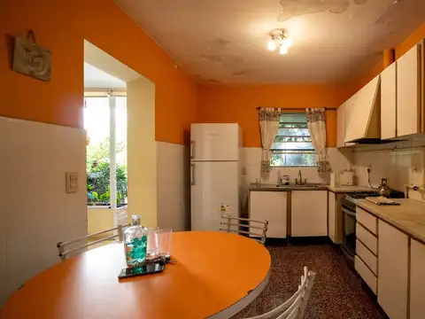 VENTA CASA CON PATIO VERDE EN BARRIO REFINERIA