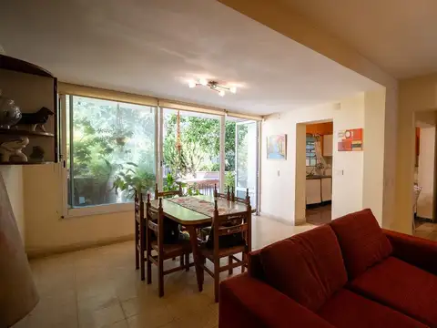 VENTA CASA CON PATIO VERDE EN BARRIO REFINERIA