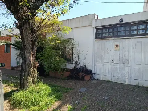 Casa ph 3 ambientes al frente en venta - castelar sur
