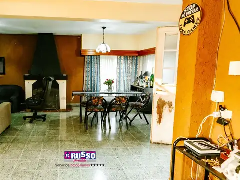 Casa 4 ambientes con 2 baños