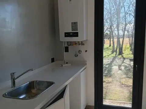 Casa 6 ambientes con 5 baños