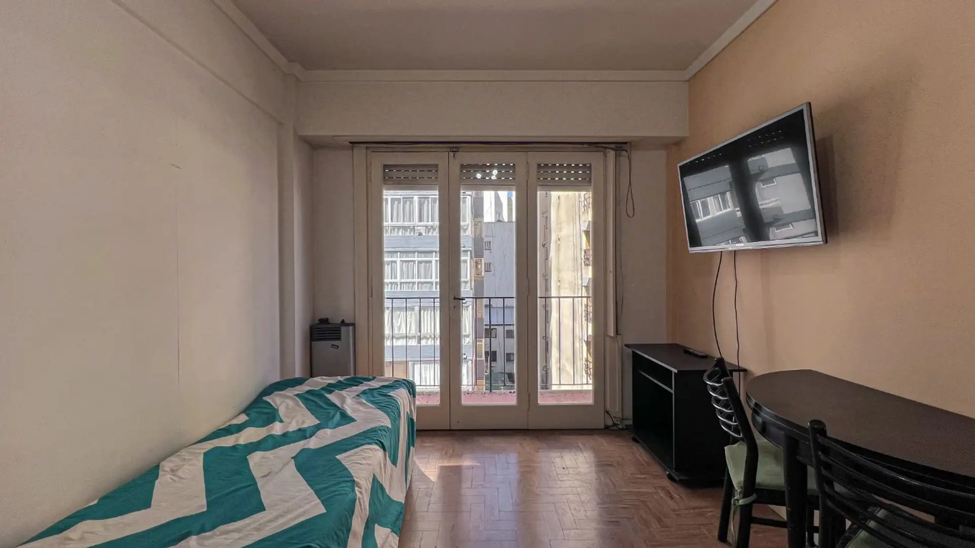 Venta departamento 2 amb Aldrey al frente balcón