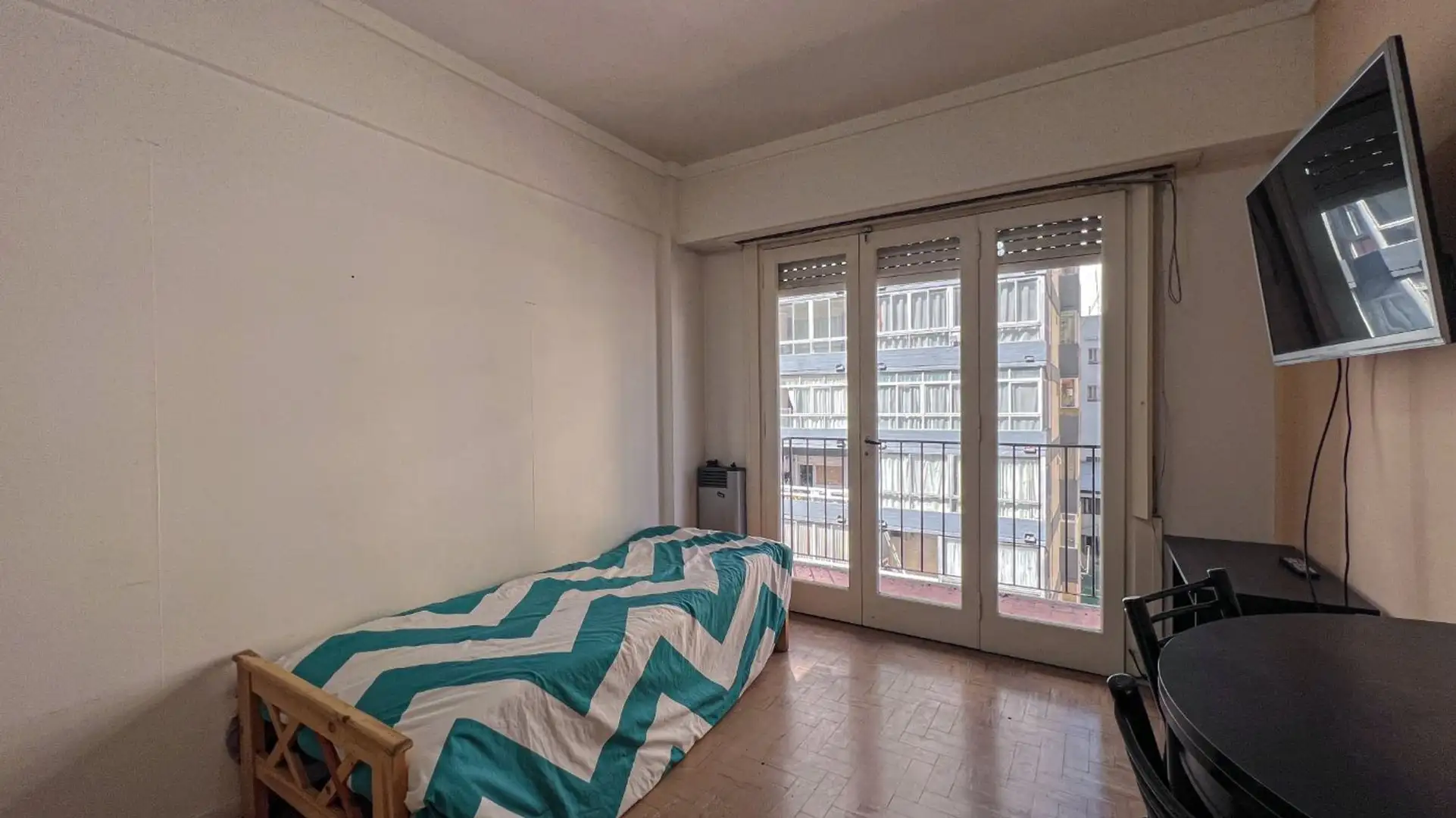 Venta departamento 2 amb Aldrey al frente balcón