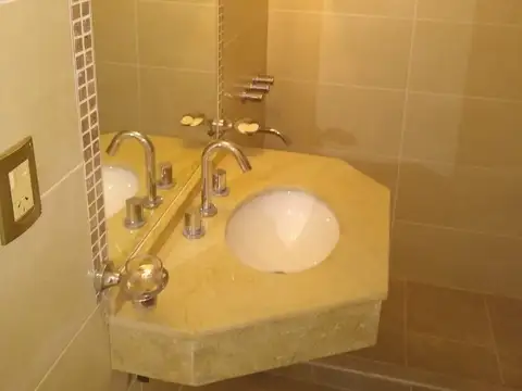Departamento 5 ambientes con 2 baños
