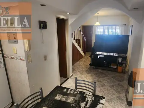 Duplex al Frente 5 Ambientes c/ Garaje 80 m² - S.Justo (Ctro)